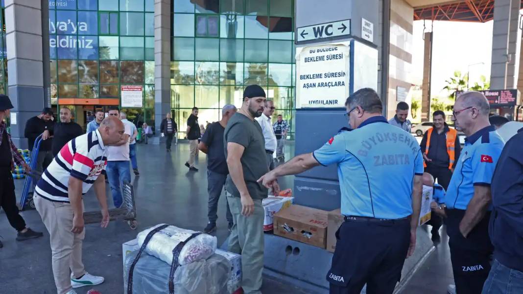 Kolilerden Horoz ve Güvercin Çıktı! 1